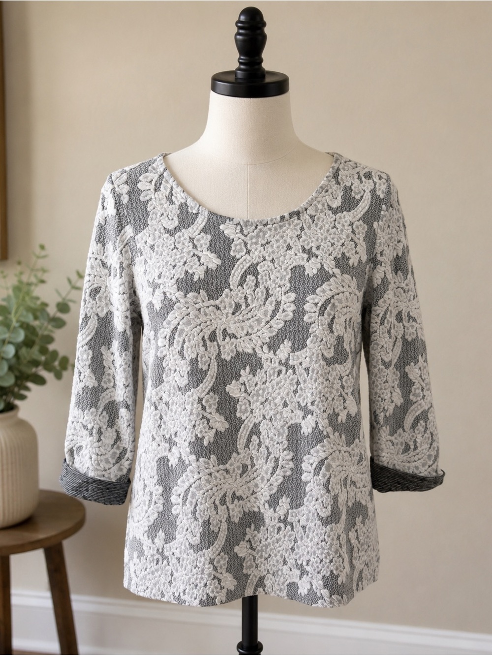 Rebecca Malone Gray and White Lace-Pattern Knit Blouse